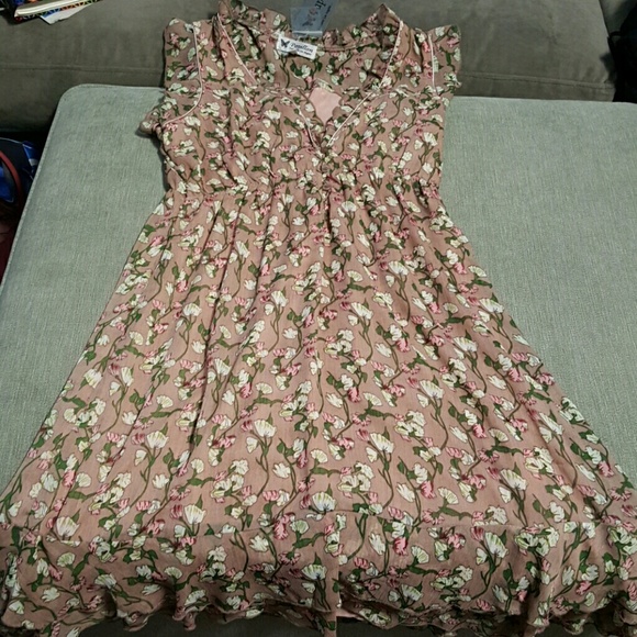 Papillon Dresses & Skirts - Cute Flower Dress